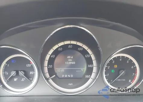 2010 Mercedes-Benz C 300 Luxury 4Matic/Sport 4Matic z USA, uszkodzony, nr VIN WDDGF8BB1AF465157